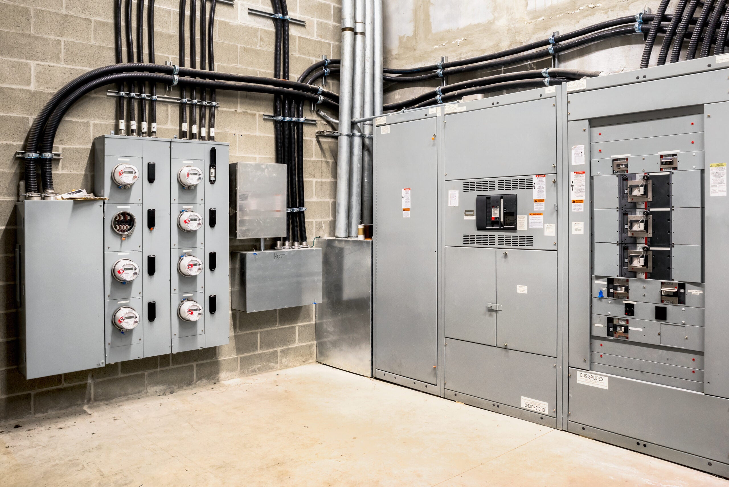 What is VDC and VAC Voltage?